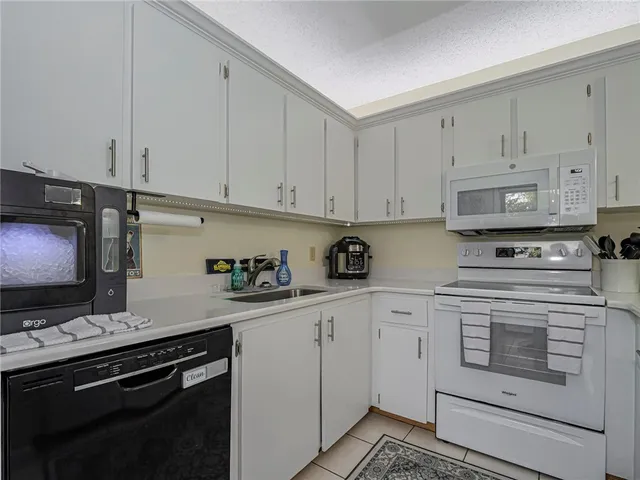 $189,000 | 1170 6th Avenue, Unit 32D, Vero Beach, FL 32960