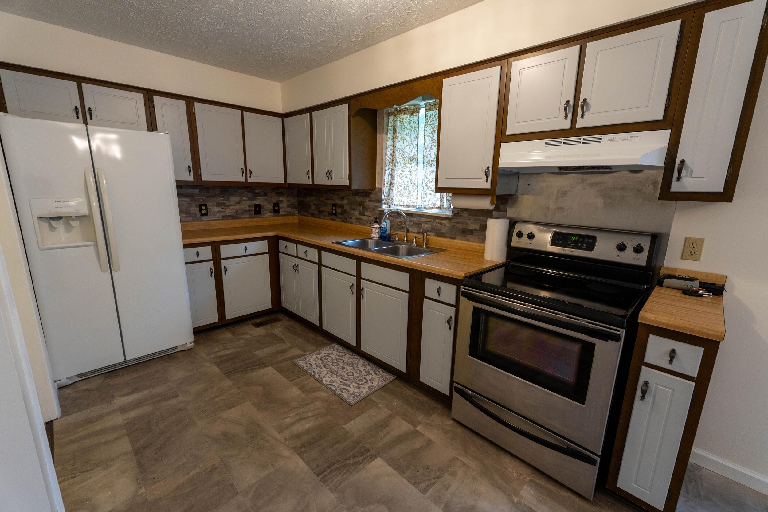 6616 Barbourville Road London, KY 40744 - Photo 22 of 40 Kitchen
