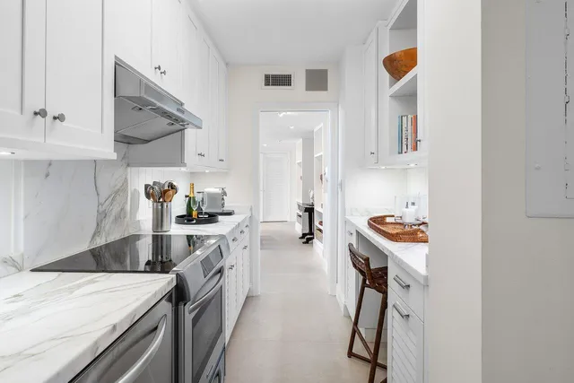 $1,760,000 | 2760 South Ocean Boulevard, Unit 116, Palm Beach, FL 33480