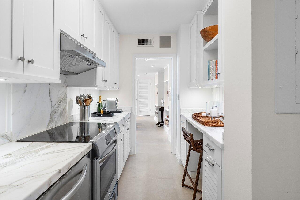 2760 South Ocean Boulevard, Unit 116 Palm Beach, FL 33480 - Photo 19 of 61 Kitchen