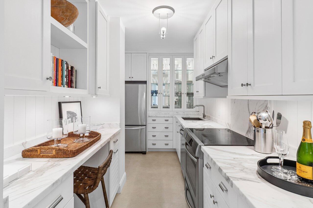 2760 South Ocean Boulevard, Unit 116 Palm Beach, FL 33480 - Photo 20 of 61 Kitchen