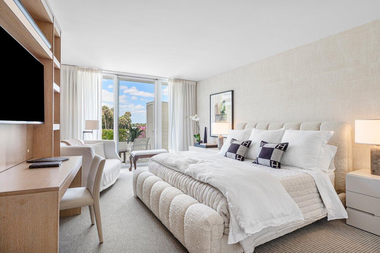 2760 South Ocean Boulevard, Unit 116 Palm Beach, FL 33480 - Photo 21 of 61 Primary Bedroom