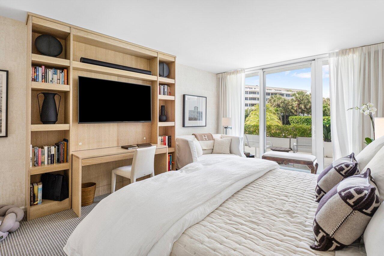 2760 South Ocean Boulevard, Unit 116 Palm Beach, FL 33480 - Photo 23 of 61 Primary Bedroom