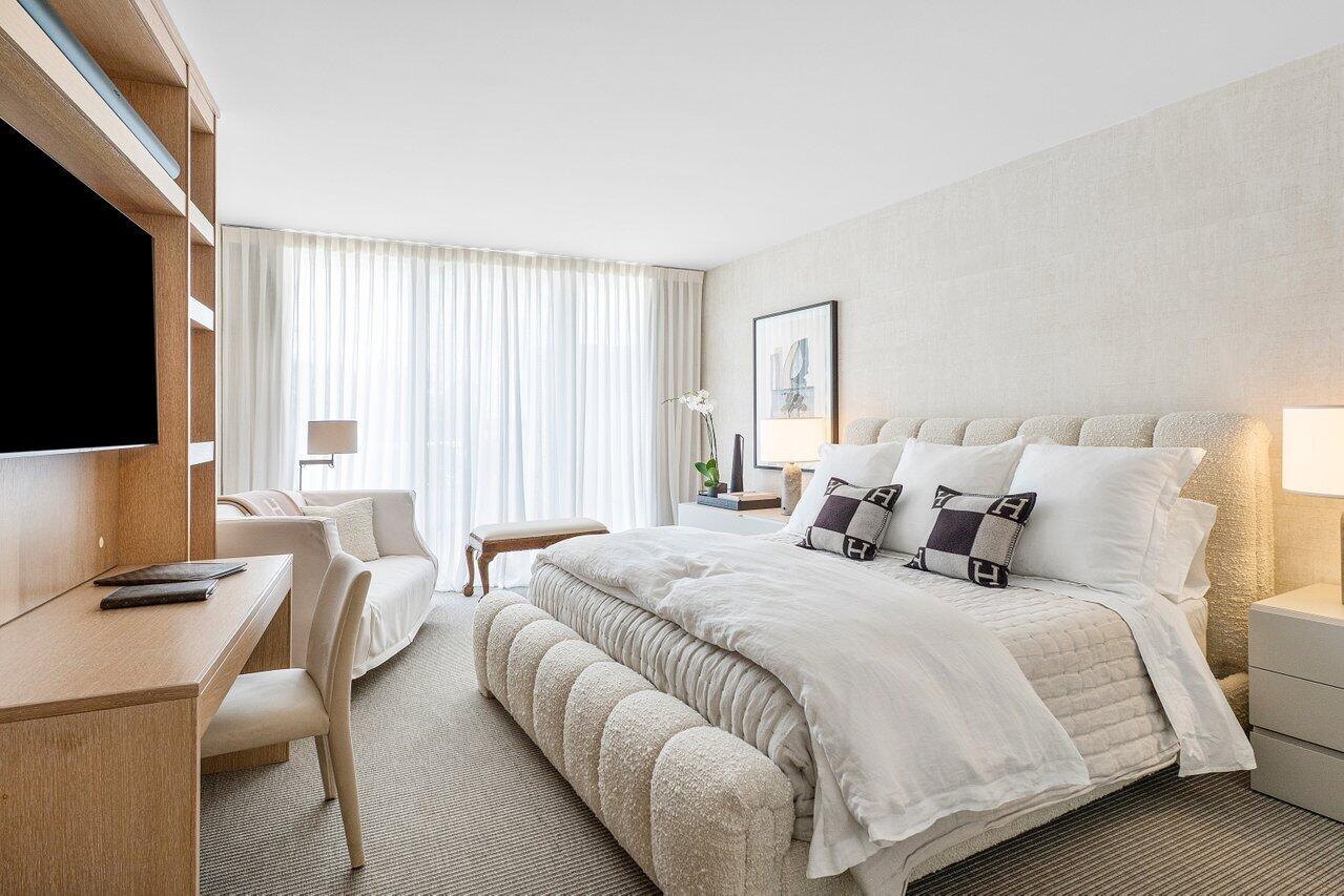 2760 South Ocean Boulevard, Unit 116 Palm Beach, FL 33480 - Photo 24 of 61 Primary Bedroom