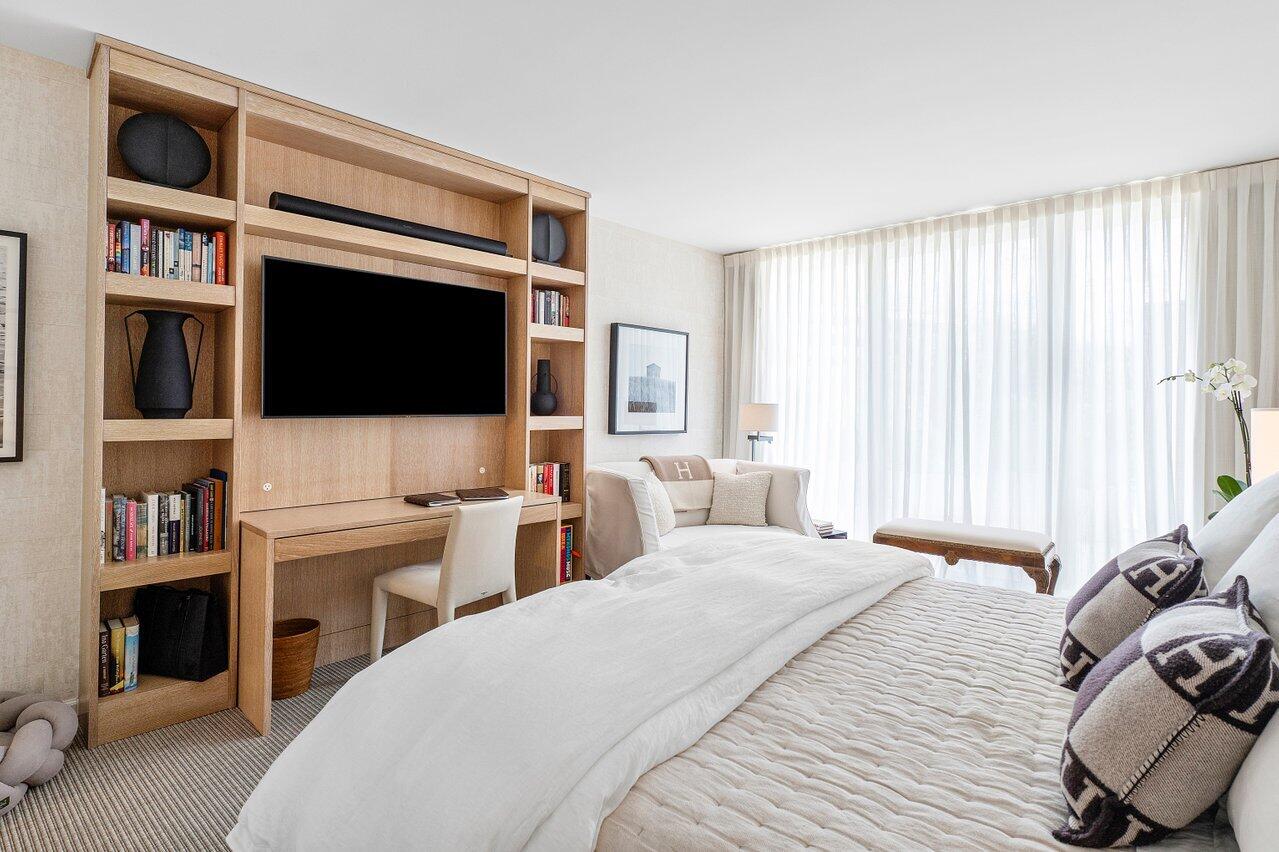 2760 South Ocean Boulevard, Unit 116 Palm Beach, FL 33480 - Photo 25 of 61 Primary Bedroom