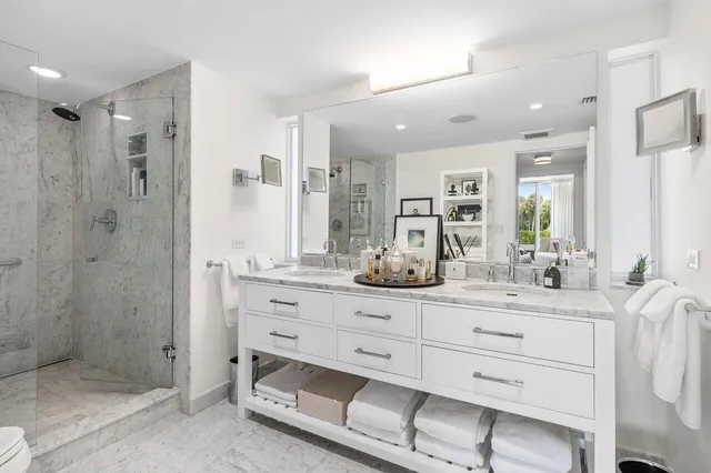 $1,760,000 | 2760 South Ocean Boulevard, Unit 116, Palm Beach, FL 33480