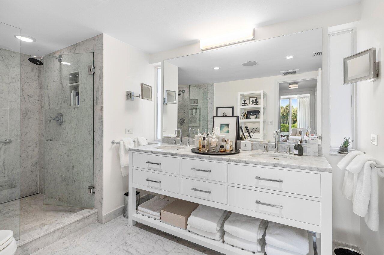 2760 South Ocean Boulevard, Unit 116 Palm Beach, FL 33480 - Photo 26 of 61 Primary Bath