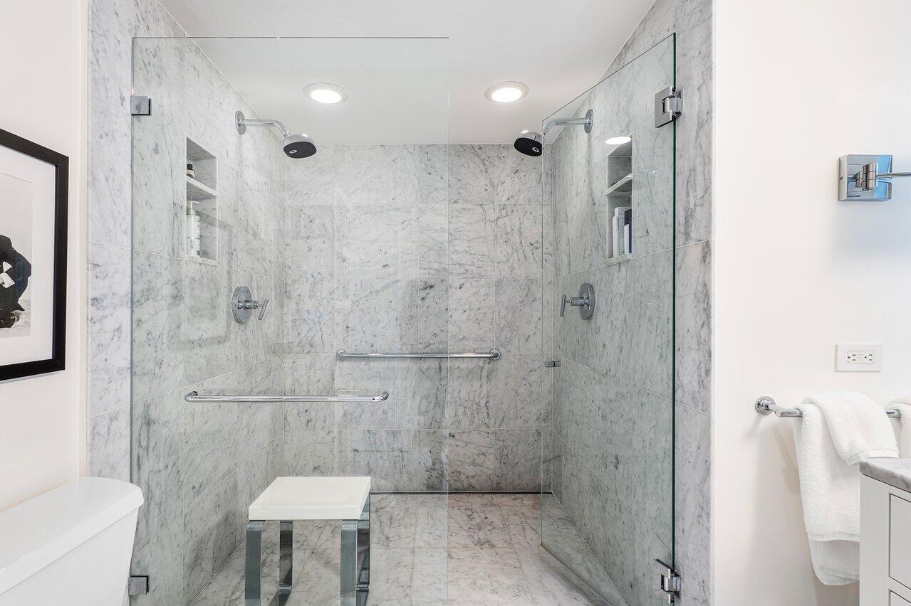 2760 South Ocean Boulevard, Unit 116 Palm Beach, FL 33480 - Photo 27 of 61 Primary Bath