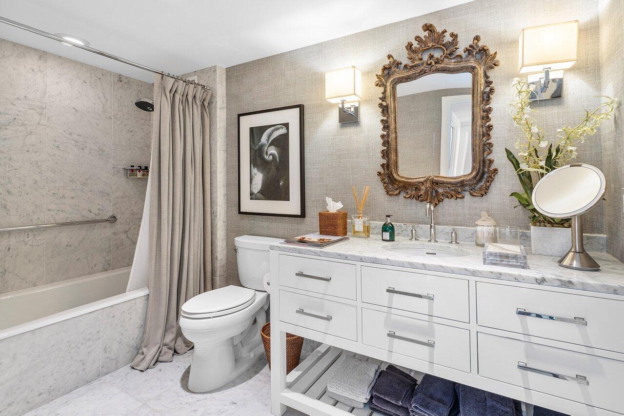 2760 South Ocean Boulevard, Unit 116 Palm Beach, FL 33480 - Photo 33 of 61 Guest Bath