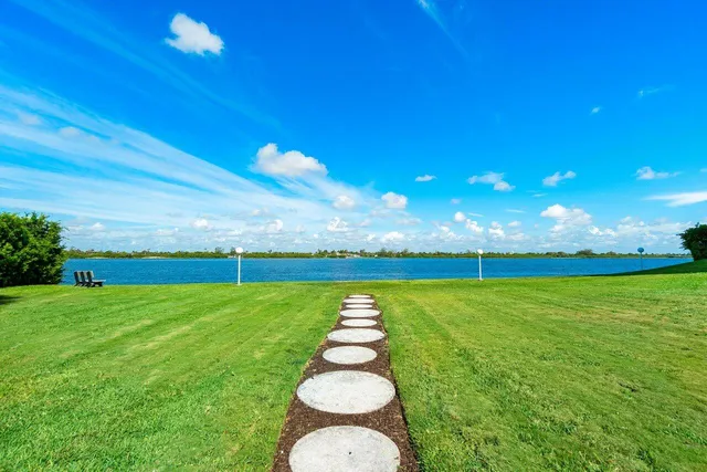 $1,760,000 | 2760 South Ocean Boulevard, Unit 116, Palm Beach, FL 33480