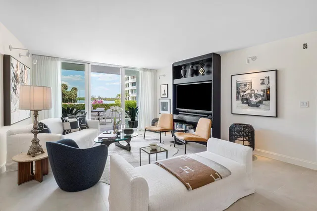 $1,760,000 | 2760 South Ocean Boulevard, Unit 116, Palm Beach, FL 33480
