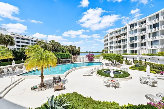 $1,760,000 | 2760 South Ocean Boulevard, Unit 116, Palm Beach, FL 33480