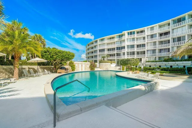 $1,760,000 | 2760 South Ocean Boulevard, Unit 116, Palm Beach, FL 33480