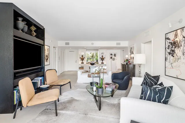 $1,760,000 | 2760 South Ocean Boulevard, Unit 116, Palm Beach, FL 33480