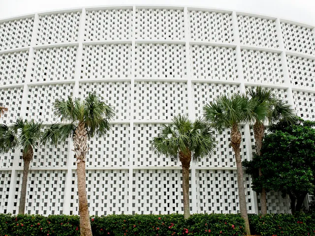 $1,760,000 | 2760 South Ocean Boulevard, Unit 116, Palm Beach, FL 33480