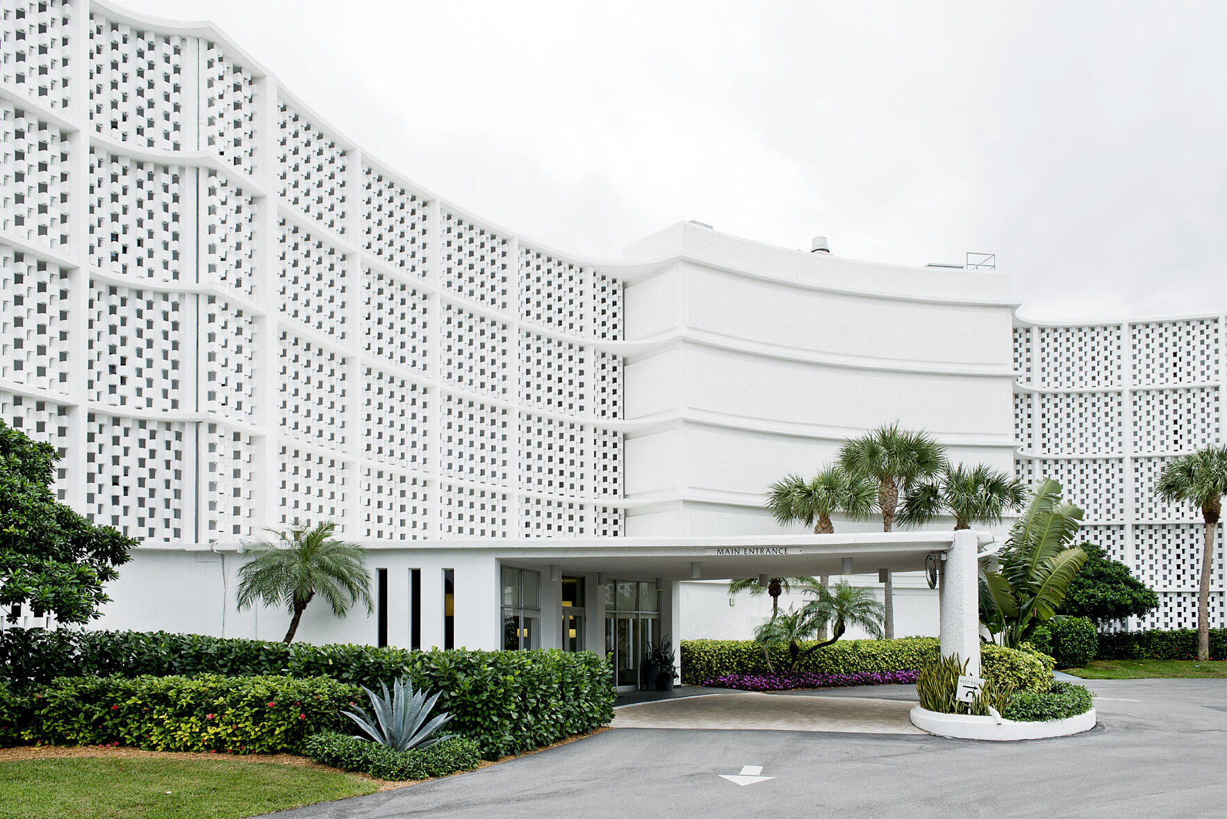 2760 South Ocean Boulevard, Unit 116 Palm Beach, FL 33480 - Photo 54 of 61 Regency Entrance