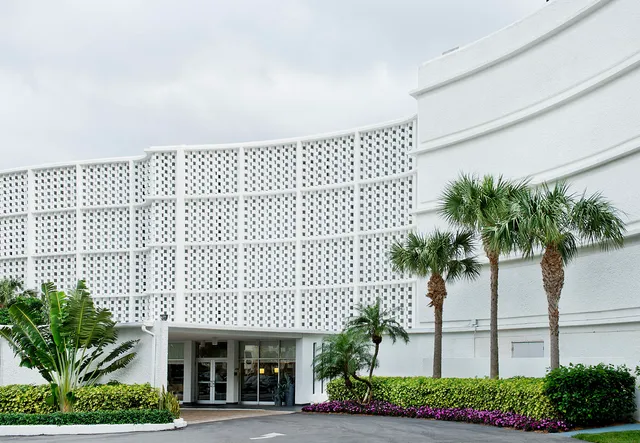 $1,760,000 | 2760 South Ocean Boulevard, Unit 116, Palm Beach, FL 33480