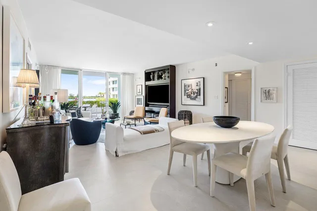 $1,760,000 | 2760 South Ocean Boulevard, Unit 116, Palm Beach, FL 33480