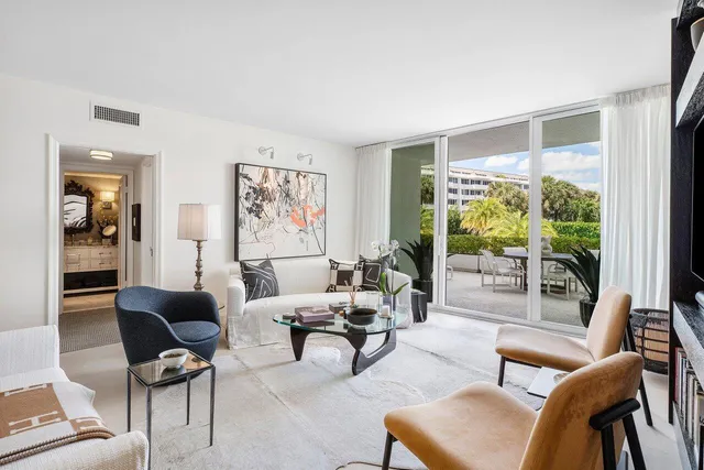 $1,760,000 | 2760 South Ocean Boulevard, Unit 116, Palm Beach, FL 33480