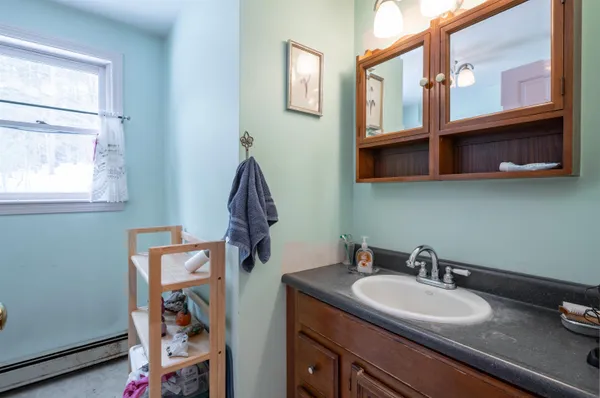 $425,000 | 248 Cooper Hill Road, Nottingham, NH 03290