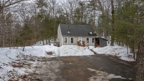 $425,000 | 248 Cooper Hill Road, Nottingham, NH 03290
