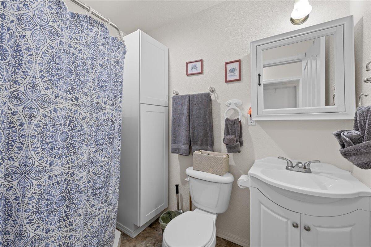 5153 Old Stage Road Central Point, OR 97502 - Photo 46 of 61 57