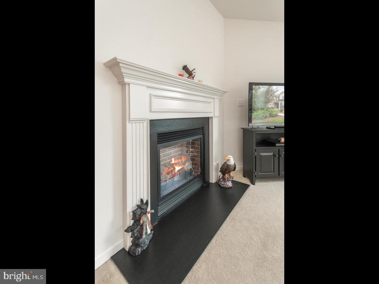 413 Laurel Ridge Path Cochranville, PA 19330 - Photo 4 of 26 Gas fireplace