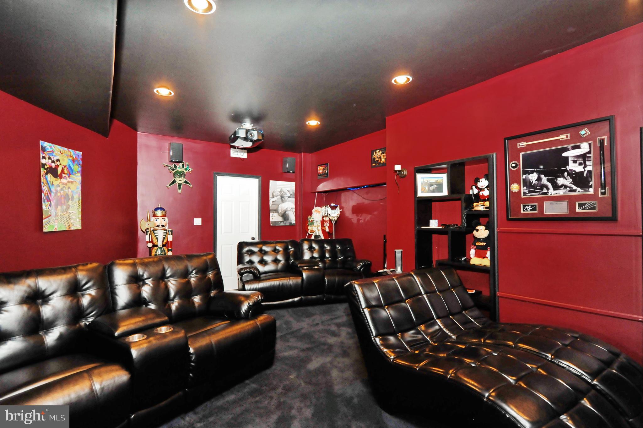 434 Hoffman Road Harleysville, PA 19438 - Photo 43 of 46 a living room with furniture