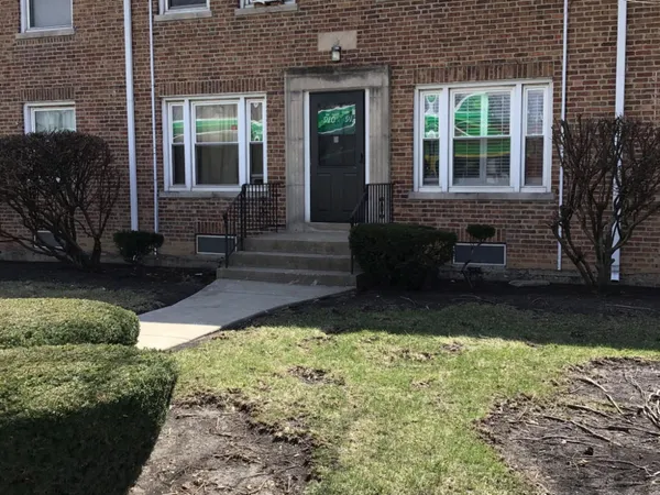 $60,000 | 912 West Roosevelt Road, Unit 1, Broadview, IL 60155