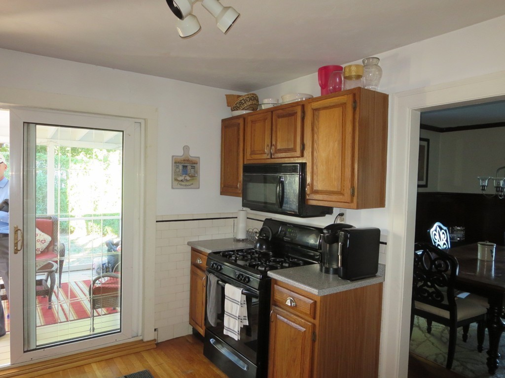 148 Beverly Road Worcester, MA 01605 - Photo 8 of 17