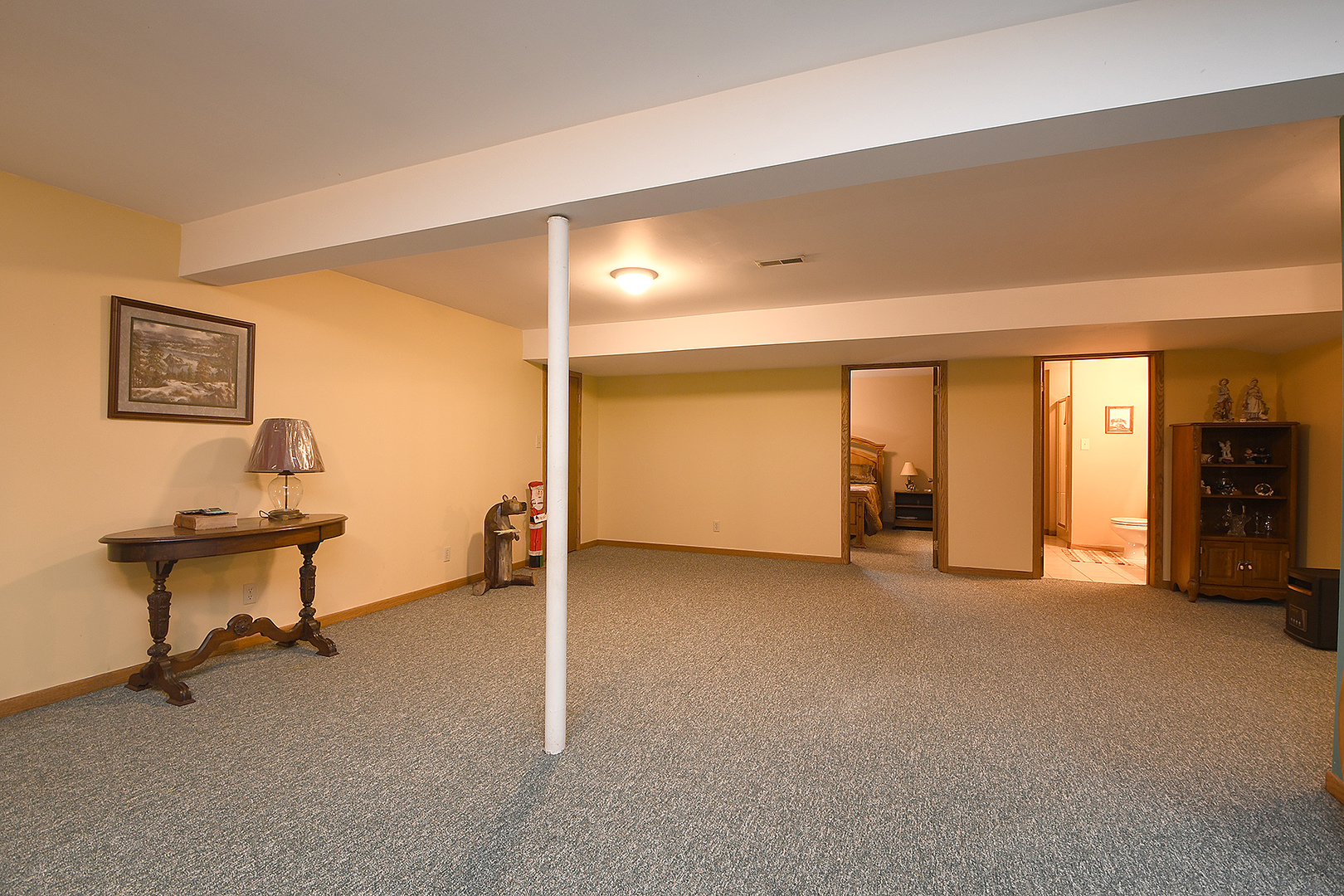 32220 South Cedar Road Manhattan, IL 60442 - Photo 22 of 46 a view of a livingroom with furniture and a ceiling fan