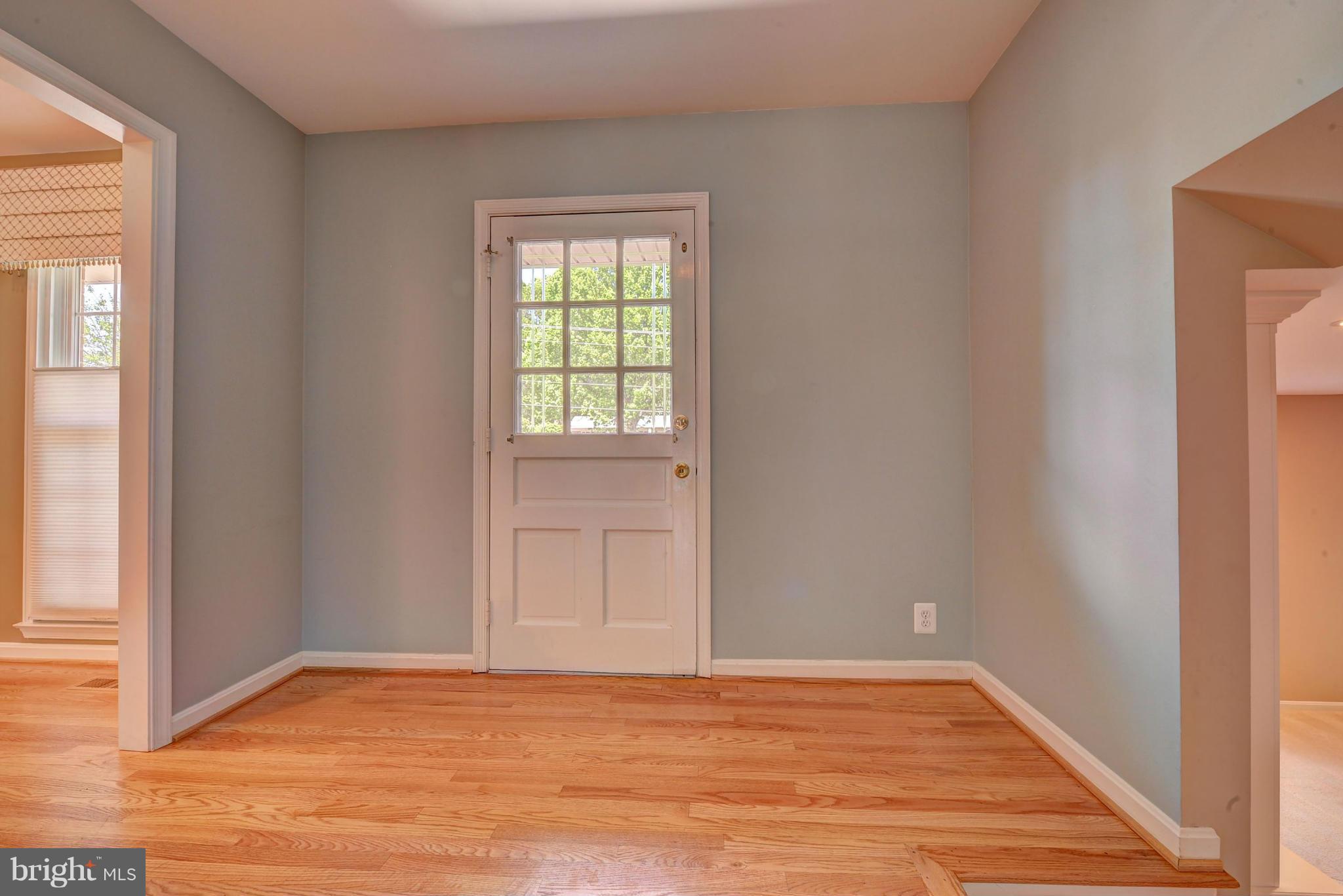 9831 Vale Road Vienna, VA 22181 - Photo 2 of 30 Interior (General)