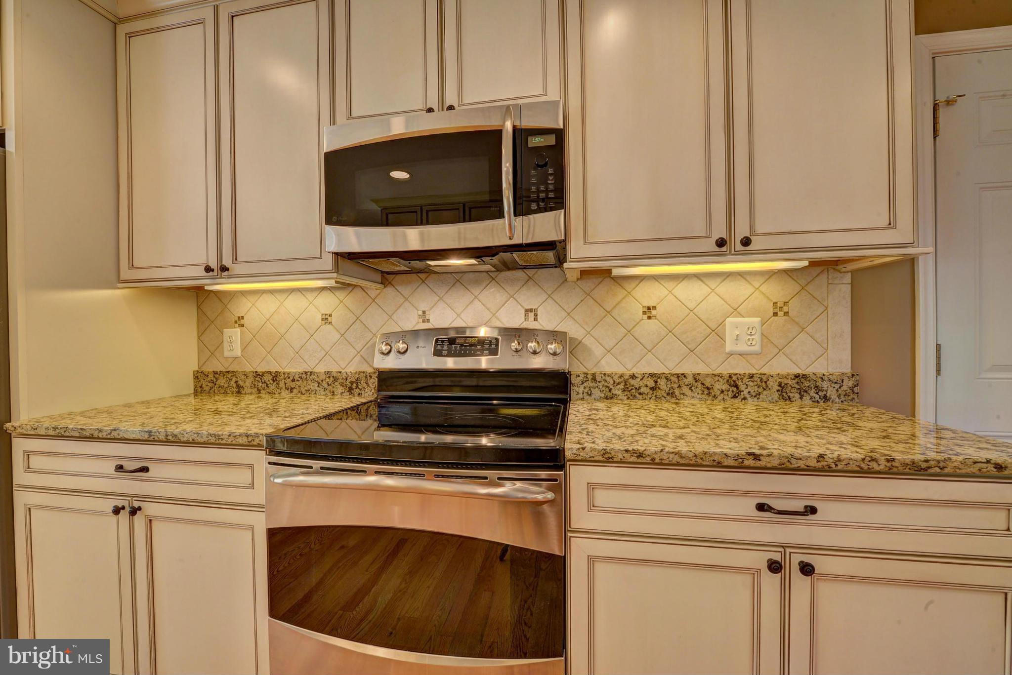 9831 Vale Road Vienna, VA 22181 - Photo 5 of 30 Kitchen