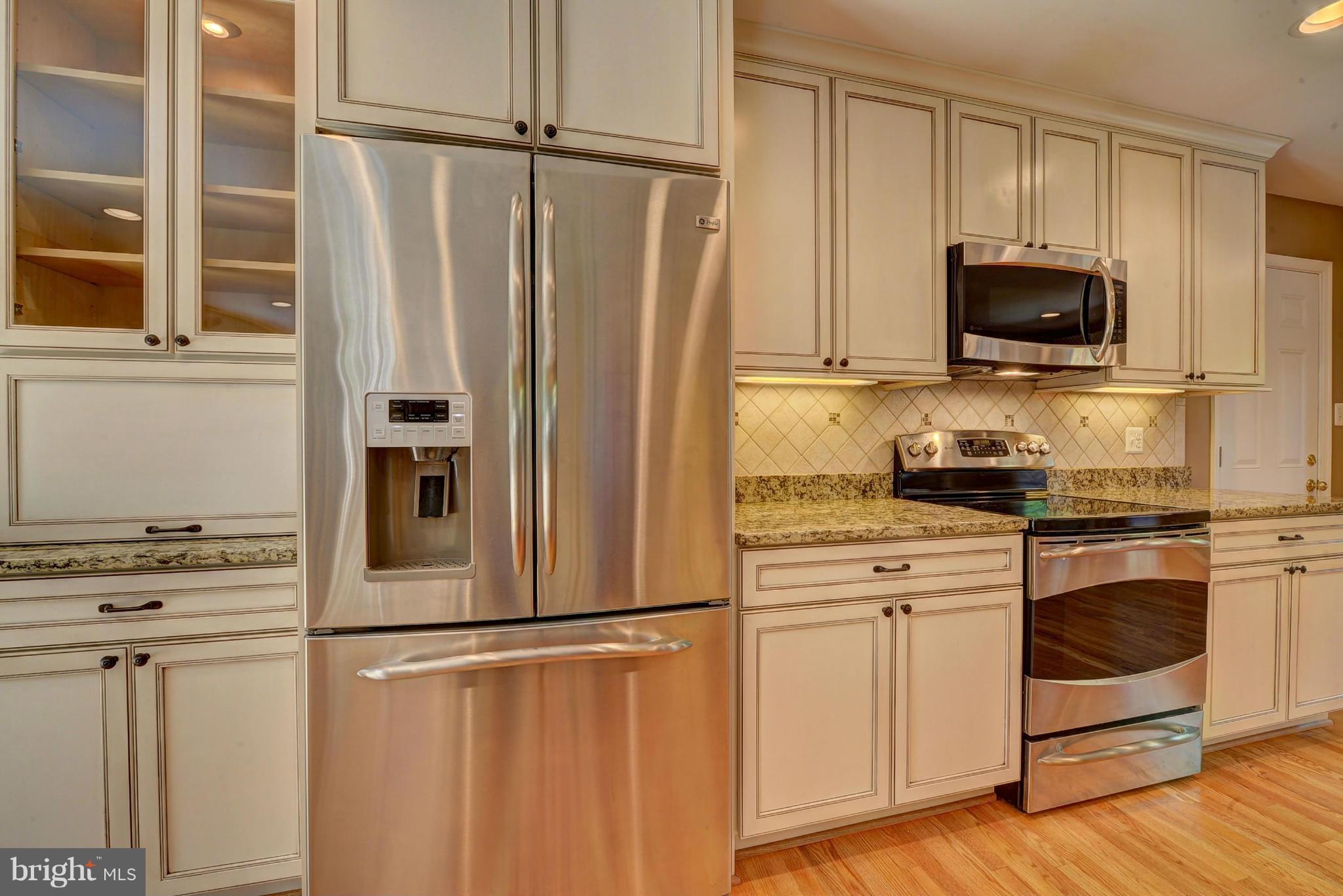 9831 Vale Road Vienna, VA 22181 - Photo 6 of 30 Kitchen