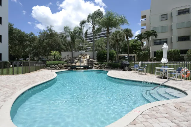$299,000 | 370 Golfview Road, Unit 103, North Palm Beach, FL 33408