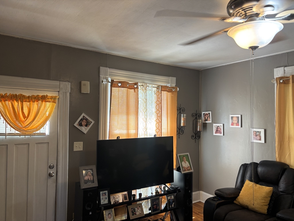 139 Tiffany Street Springfield, MA 01108 - Photo 6 of 17