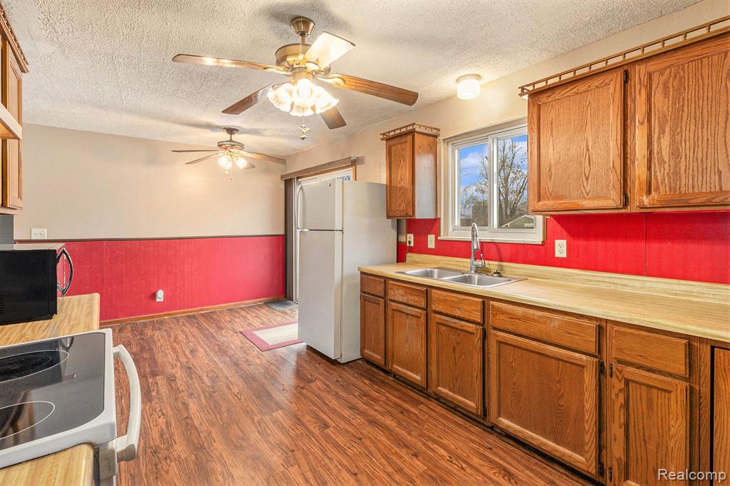 1726 Peavy Road Howell, MI 48843 - Photo 10 of 43