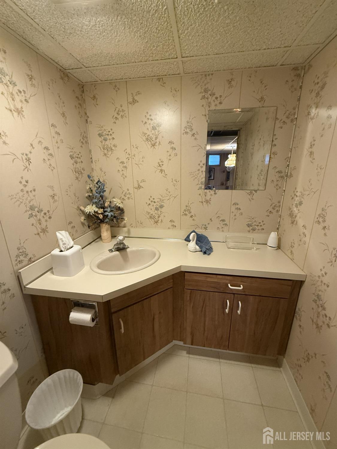 15 Cutter Avenue Edison, NJ 08820 - Photo 13 of 32 a bathroom with a sink vanity granite and toilet