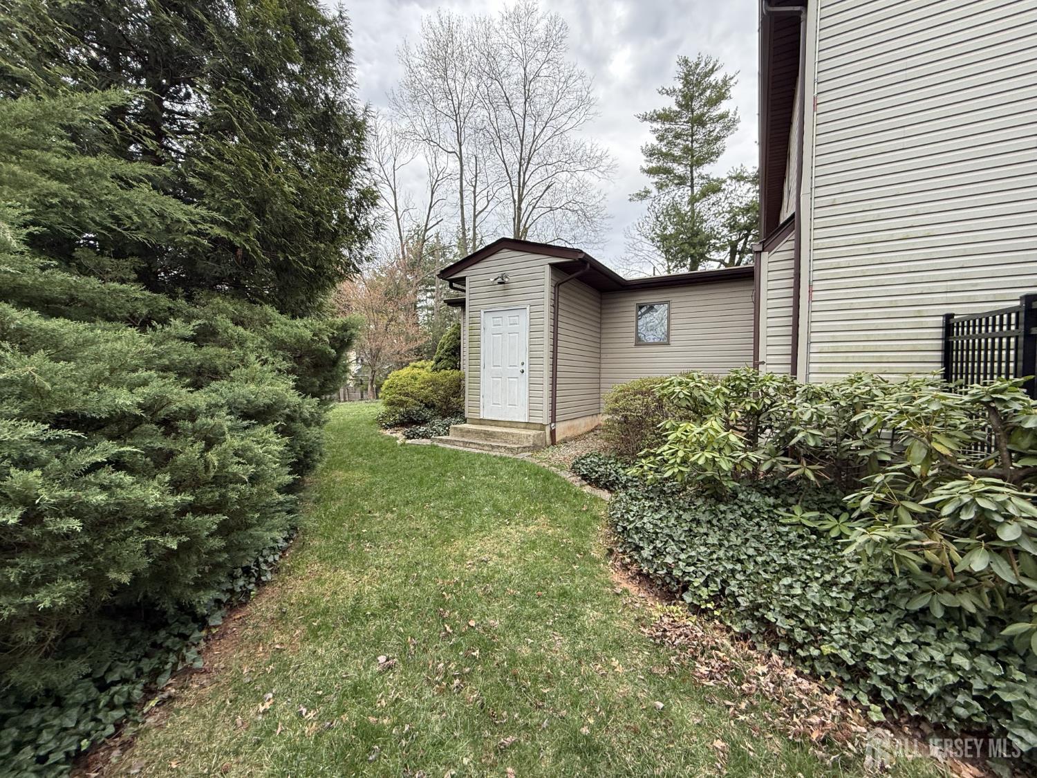 15 Cutter Avenue Edison, NJ 08820 - Photo 21 of 32 a backyard of a house with lots of green space
