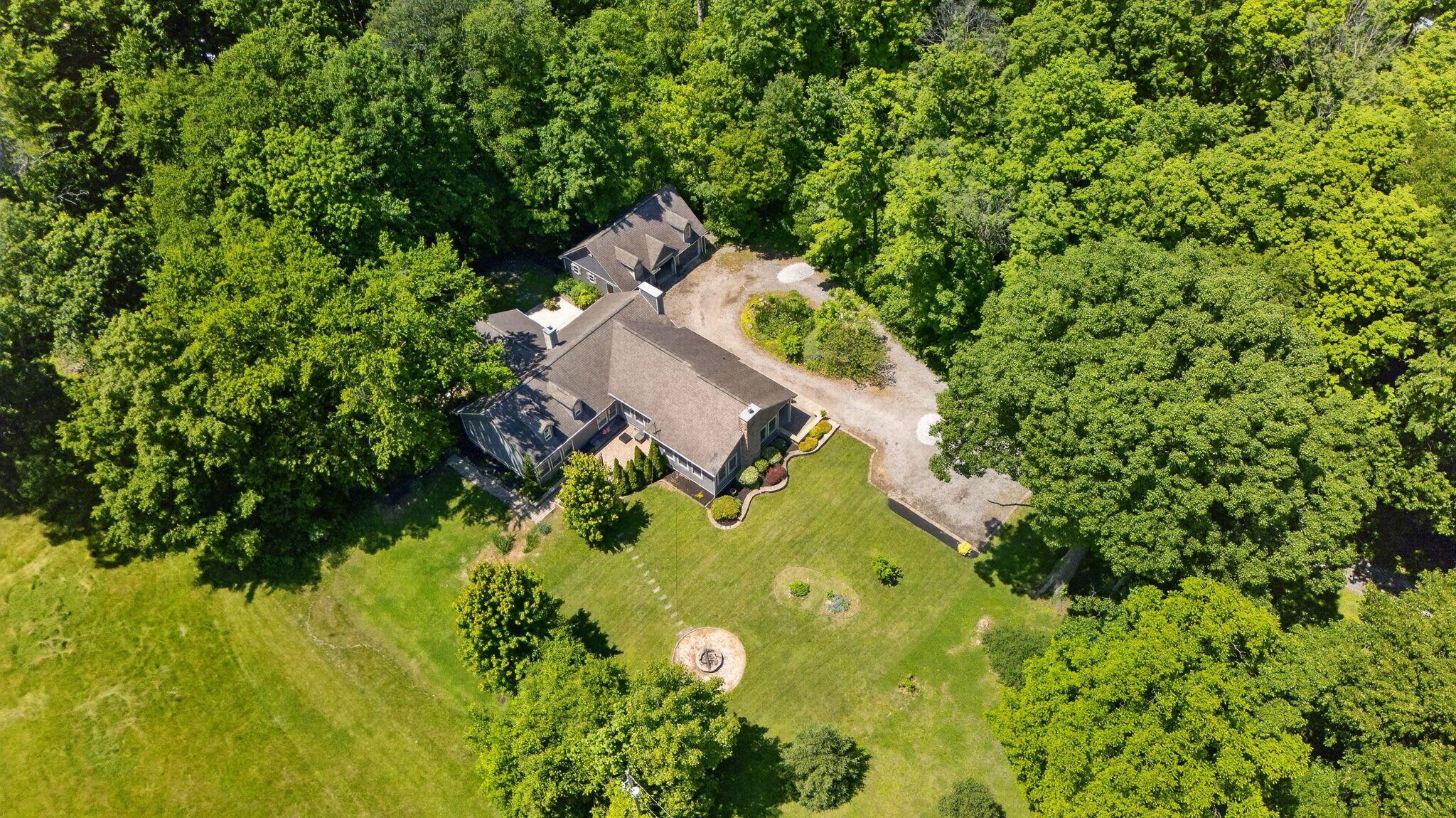 3951 Clotts Road Columbus, OH 43230 - Photo 35 of 37 34 - Aerial (2)