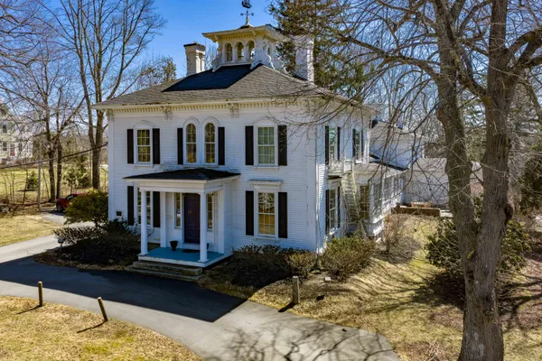 $2,350,000 | 121 East Main Street, Searsport, ME 04974