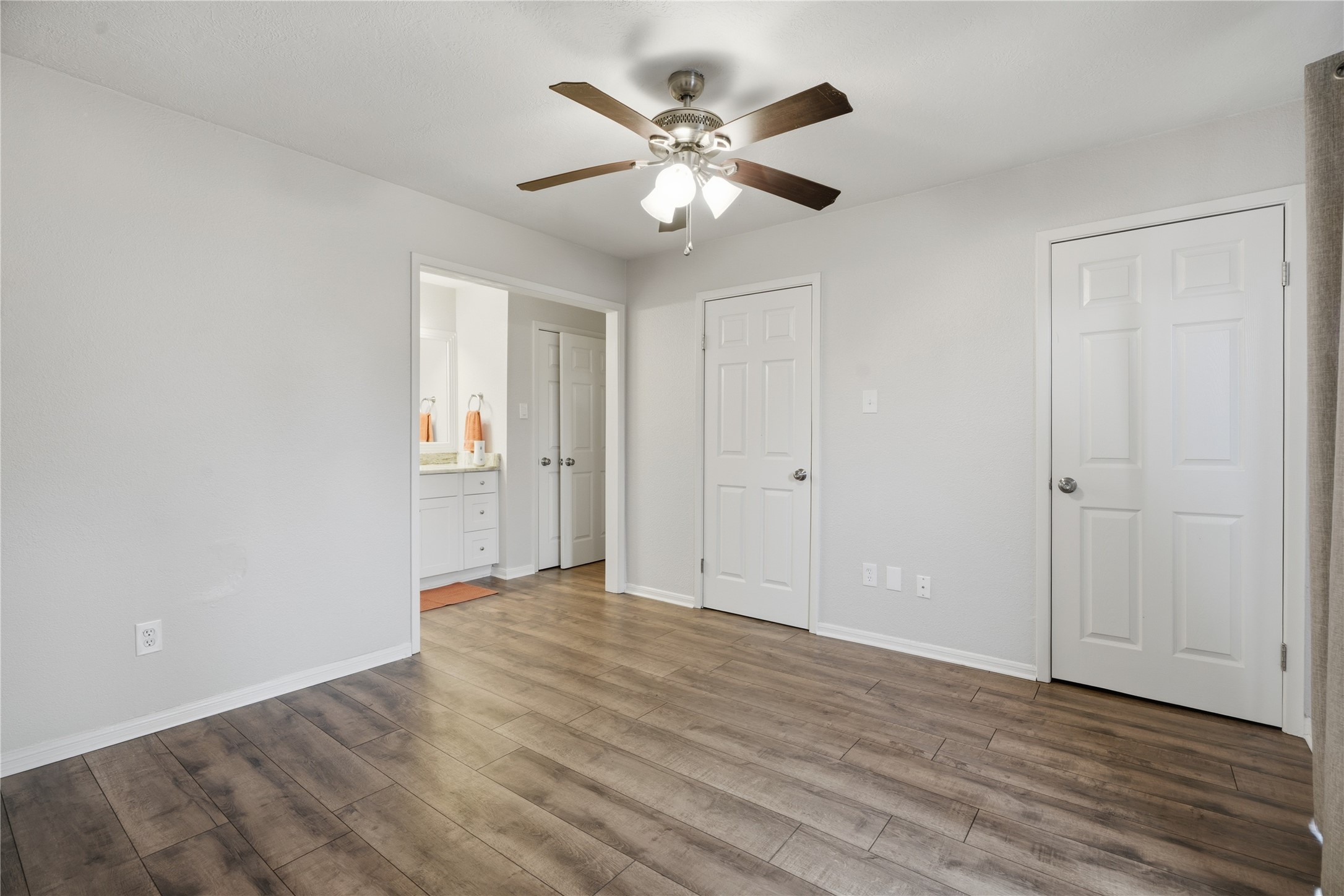 1500 Bay Area Boulevard, Unit 348 Houston, TX 77058 - Photo 6 of 13 Ceiling fan and fresh paint too.