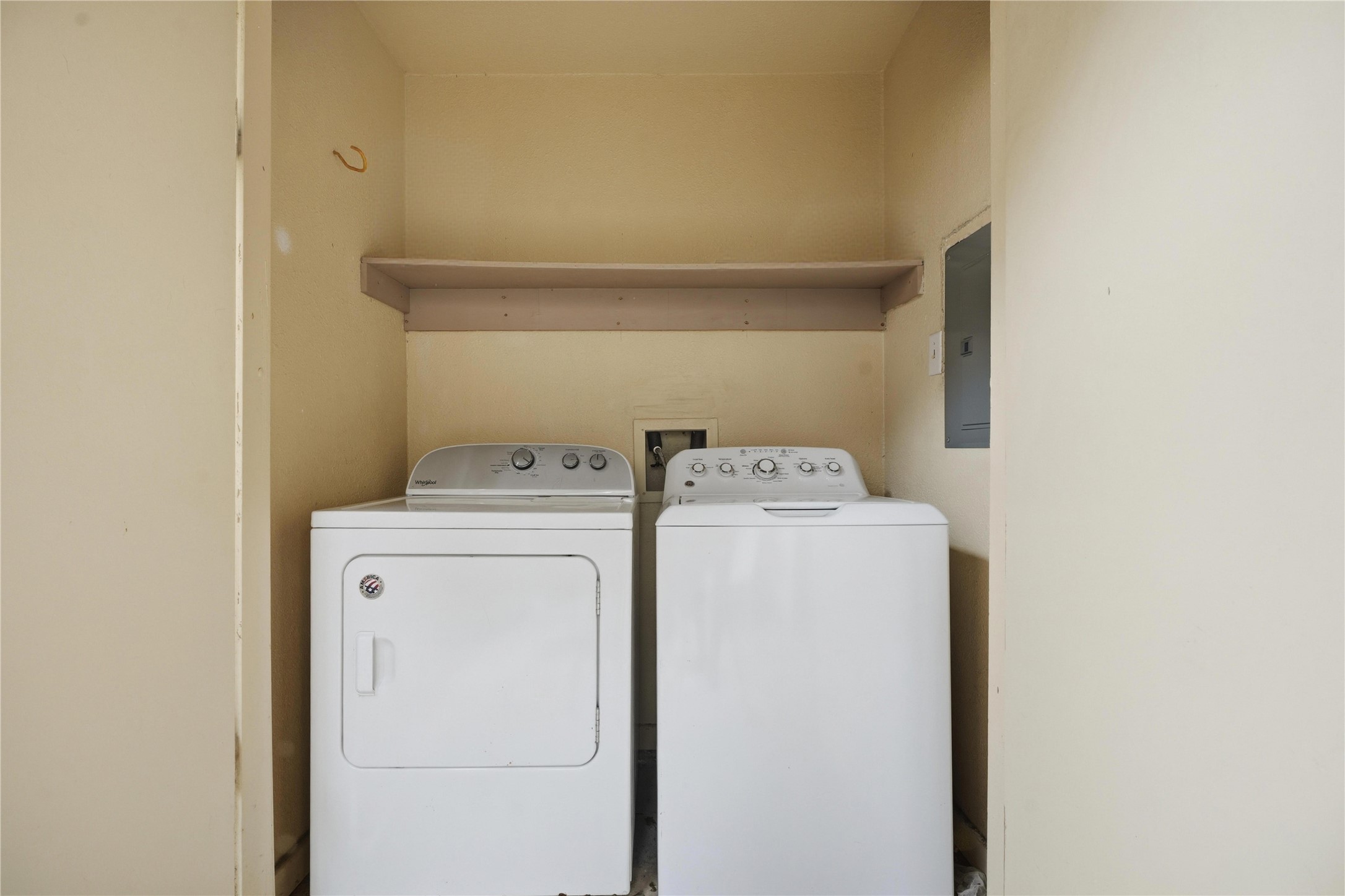 1500 Bay Area Boulevard, Unit 348 Houston, TX 77058 - Photo 8 of 13 Washer and dryer are included with the unit.