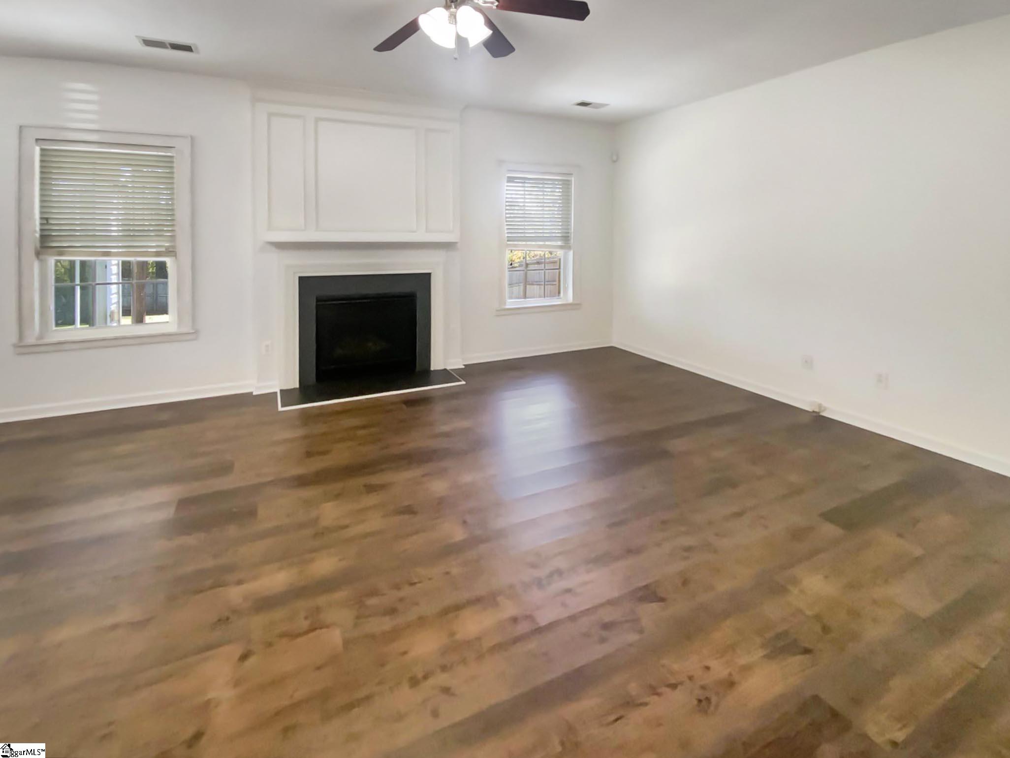 139 Castleton Circle Boiling Springs, SC 29316 - Photo 3 of 25