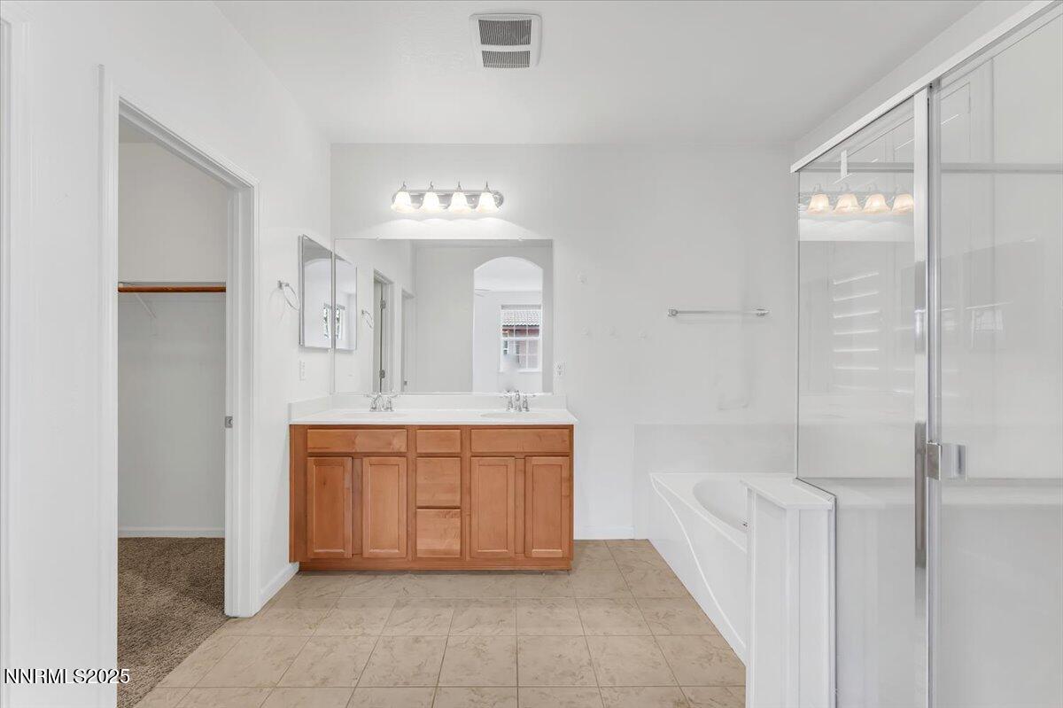 1932 Wind Ranch Road, Unit C Reno, NV 89521 - Photo 24 of 29 a spacious bathroom with a mirror sink and bathtub