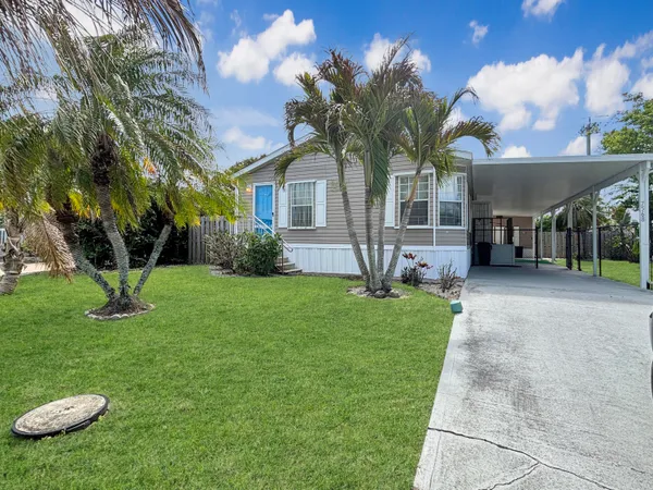 $2,500 | 7568 Southeast Swan Avenue, Hobe Sound, FL 33455