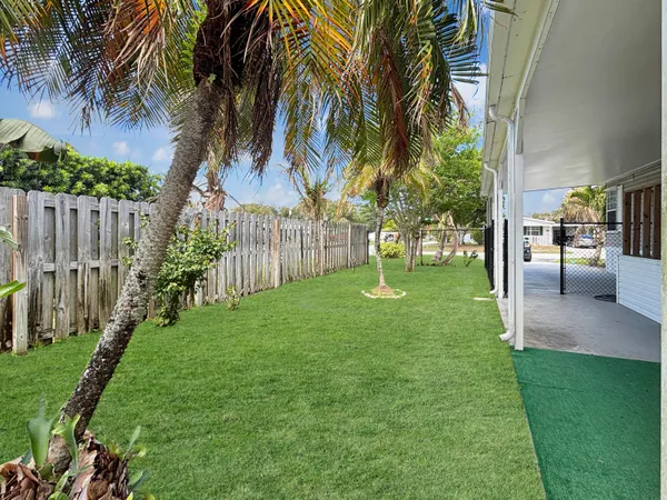 $2,500 | 7568 Southeast Swan Avenue, Hobe Sound, FL 33455