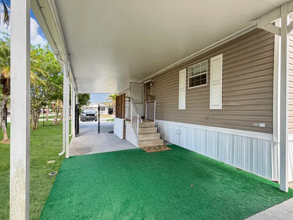 $2,500 | 7568 Southeast Swan Avenue, Hobe Sound, FL 33455