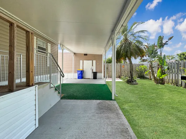 $2,500 | 7568 Southeast Swan Avenue, Hobe Sound, FL 33455