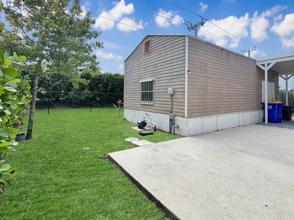 $2,500 | 7568 Southeast Swan Avenue, Hobe Sound, FL 33455